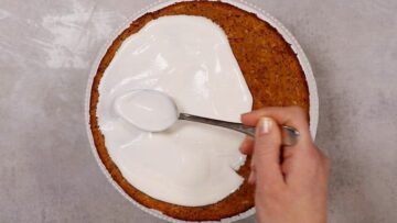 Veganer Karottenkuchen ohne Zucker: Verstreichen