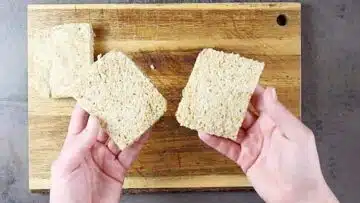 Veganes Low Carb Brot: Schneiden