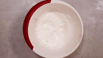 Walnusskuchen ohne Mehl und ohne Zucker: Aufschlagen