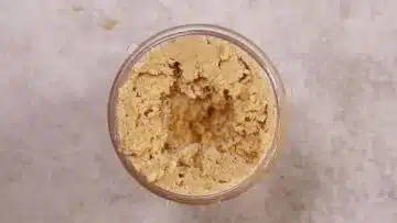 Walnusskuchen ohne Mehl und ohne Zucker: Mahlen