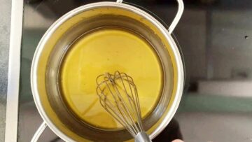 Weiße Schokolade ohne Zucker selber machen: Schmelzen