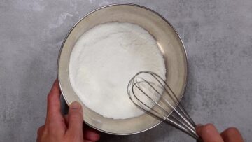 Weiße Trinkschokolade ohne Zucker: Mischen