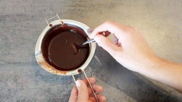 Zartbitterschokolade ohne Zucker: Rühren