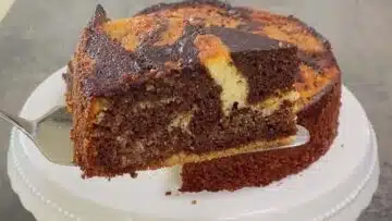 Zebrakuchen ohne Zucker: Schneiden