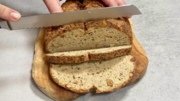 Zucchinibrot ohne Mehl: Schneiden