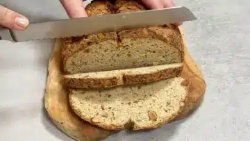 Zucchinibrot ohne Mehl: Schneiden