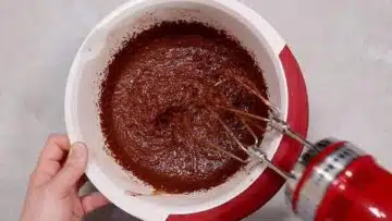 Zucchinikuchen ohne Zucker: Rühren