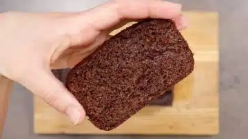 Zucchinikuchen ohne Zucker: Schneiden