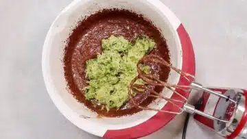 Zucchinikuchen ohne Zucker: Unterheben