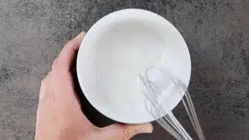 Zuckerguss ohne Zucker: Rühren