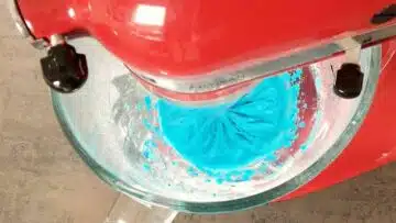 Zuckerstreusel ohne Zucker selber machen: Rühren