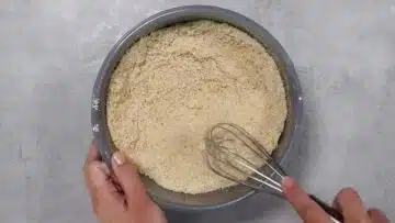 Zwieback ohne Zucker: Mischen