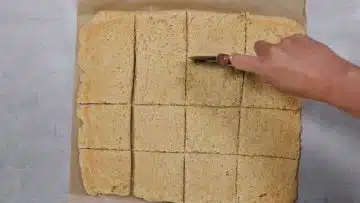 Zwieback ohne Zucker: Schneiden