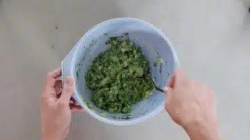 Brokkoli Nuggets: Vermengen