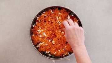 Bunte Gemüsequiche ohne Boden: Schichten