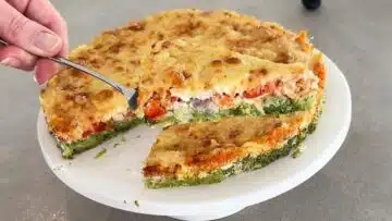 Bunte Gemüsequiche ohne Boden: Schneiden