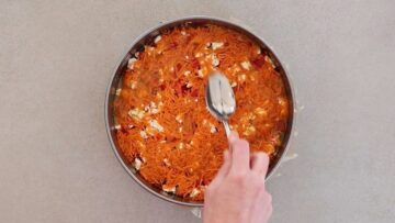 Bunte Gemüsequiche ohne Boden: Verteilen