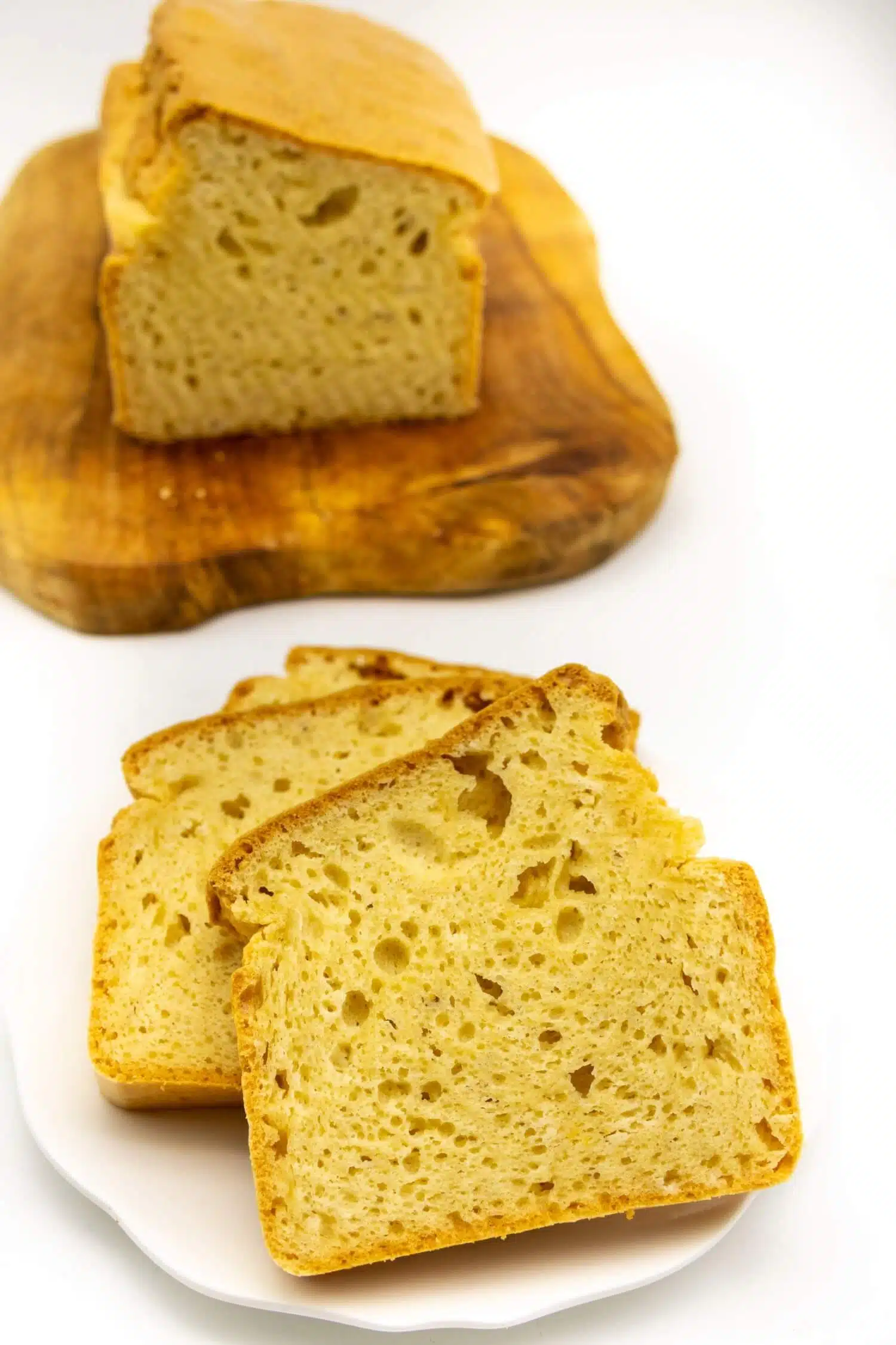 Einfaches Keto Brot aus 4 Zutaten mit Mandelmus und Eiern