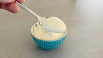 Gesunde Mayonnaise aus gekochten Eiern: Kühlen