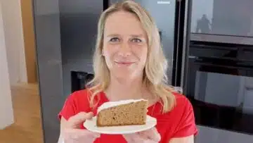 Gesunder Karottenkuchen ohne Mehl und Zucker: Foodblogger Katrin Staupendahl Staupitopia Zuckerfrei