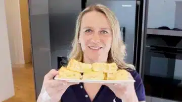 Kalorienarmer Apfelkuchen mit Joghurt und Quark: Foodblogger Katrin Staupendahl Staupitopia Zuckerfrei