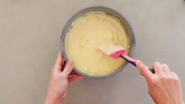 Kalorienarmer Apfelkuchen mit Joghurt und Quark: Rühren