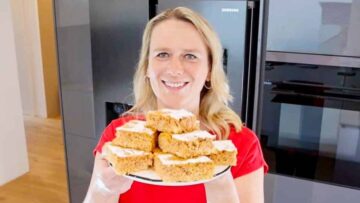 Kalorienarmer Möhrenkuchen ohne Zucker: Genießen Katrin Staupendahl Foodbloggerin Staupitopia Zuckerfrei