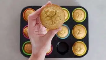 Karotten Muffins ohne Zucker und Mehl: Abkühlen