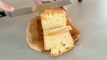 Keto Mandelmusbrot: Kühlen