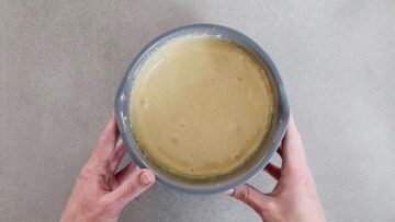 Keto Mandelmusbrot: Rühren