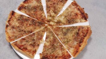 Keto Pizza: Backen im Ofen