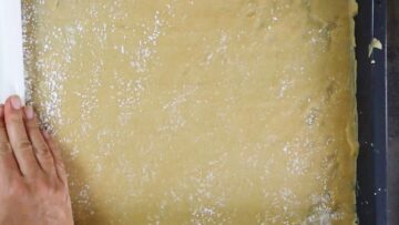 Low Carb Apfelkuchen vom Blech: Ausrollen