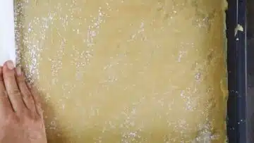 Low Carb Apfelkuchen vom Blech: Ausrollen