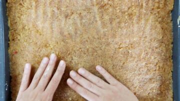 Low Carb Apfelkuchen vom Blech: Verteilen