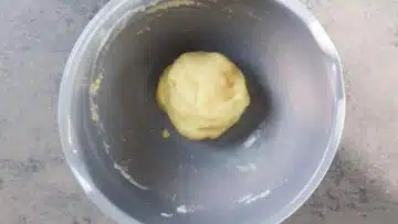 Low Carb Erdbeerkuchen mit Pudding: Kneten