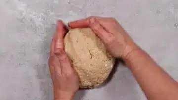 Low Carb Hüttenbrot mit Hüttenkäse: Formen