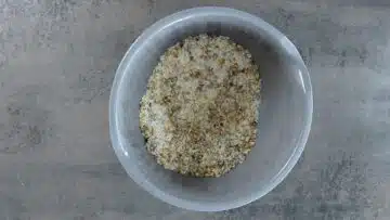 Low Carb Müsli Riegel: Mischen