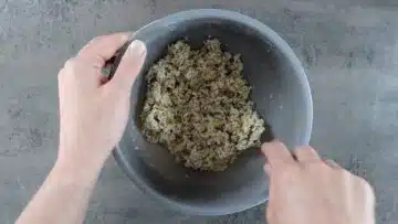 Low Carb Müsli Riegel: Rühren