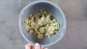 Müsiriegel ohne Zucker selber machen: Kneten