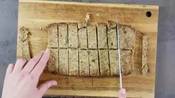 Müsiriegel ohne Zucker selber machen: Schneiden
