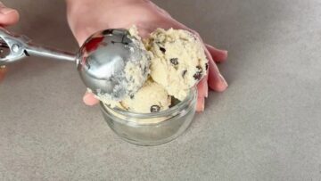 Protein Cookie Dough mit Hüttenkäse: Anrichten