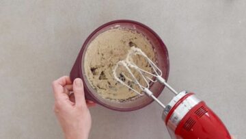Protein Cookie Dough mit Hüttenkäse: Einrühren