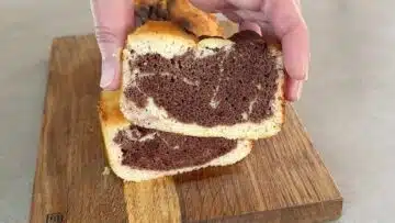 Protein Marmorkuchen: Schneiden