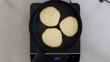 Protein Quarkpfannkuchen ohne Mehl: Verteilen