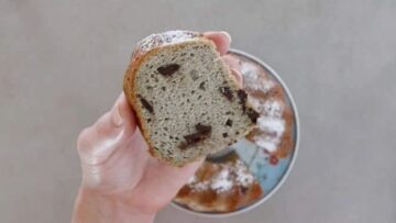 Saftiger Bananenkuchen ohne Zucker und Mehl: Schneiden