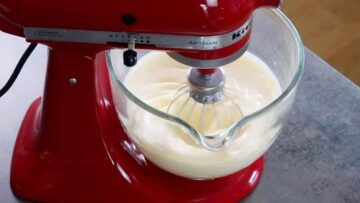 Saftiger Gewürzkuchen ohne Zucker und Mehl: Aufschlagen