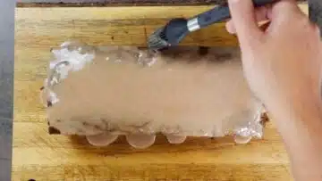 Saftiger Gewürzkuchen ohne Zucker und Mehl: Dekorieren