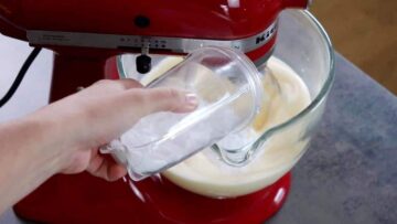 Saftiger Gewürzkuchen ohne Zucker und Mehl: Weiterschlagen