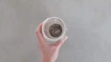 Schnelle Keto Brötchen: Mahlen