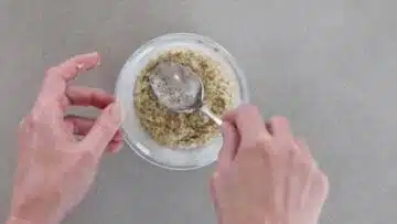 Schnelle Keto Brötchen: Umfüllen